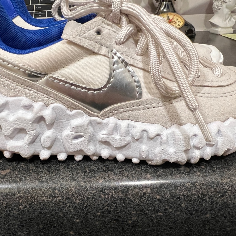 Mens 4.5 Nike Overbreak sneakers